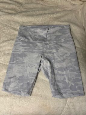 lululemon athletica Wunder Under Light Gray Camo High-Rise Active Bike Shorts